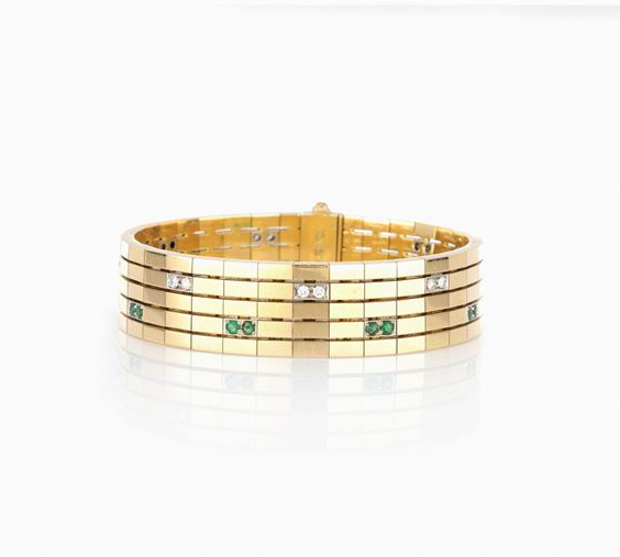 A vintage yellow gold bracelet by Carlo Weingrill with diamonds and emeralds
.
.
.
#carloweingrill #vintagejewelry #finejewelry #handmadeinitaly #withlove by #weingrill