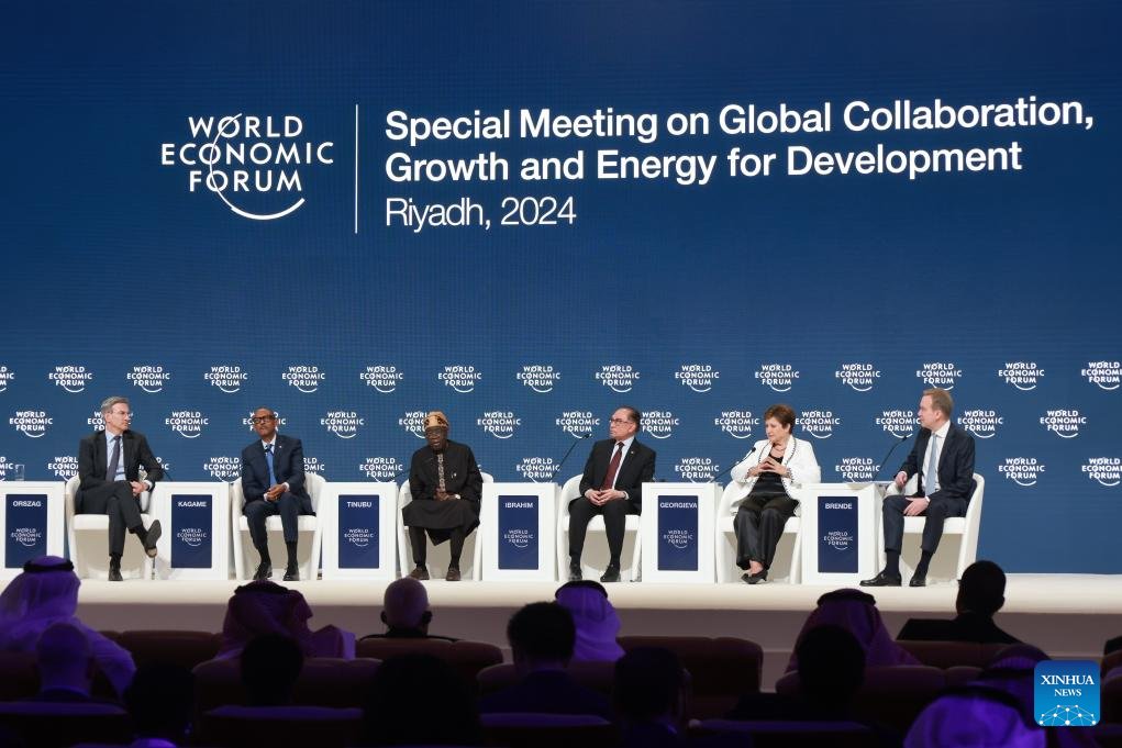 Beim hochkarätig besetzten 'Special Meeting' des #WEF letzte Woche in Riyadh haben Saudi-Arabien & die Bill-&-Melinda-Gates-Stiftung eine weltweite Impfkampagne gegen Polio angekündigt. Mit einem Fonds von über $ 620 Mio. sollen jährlich 370 Millionen Kinder geimpft werden.