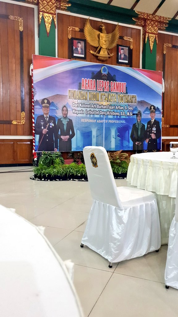 iwansunaryanto's tweet image. Acara lepas lambut
Komandan Kodim 0734 / Kota Yogyakarta..

Selamat dan Sukses mengANGKASA Mas Letkol Inf. Fevy Kristiono, S.E., M.SI. sebagai Komanda Kodim 0734 / Kota Yogyakarta yang baru.

#Kodim
#Yogyakarta