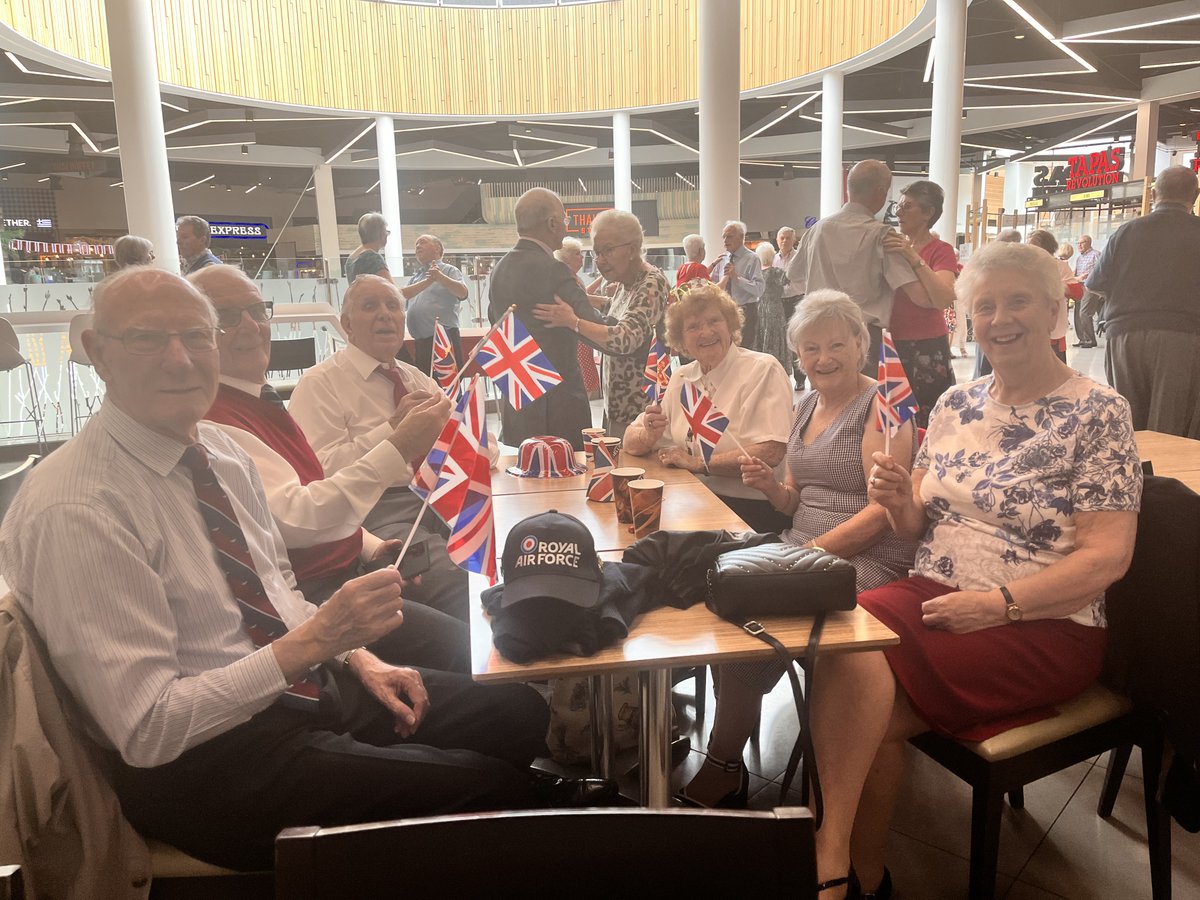 Our VE Day Tea Dance was in full swing this morning💃🕺 Thank you to all who came to celebrate, and to @ageuksheffield who attended to raise funds and awareness for their services❤️ Find out more about our Tea Dance here 👉 meadowhall.co.uk/news/tea-dance