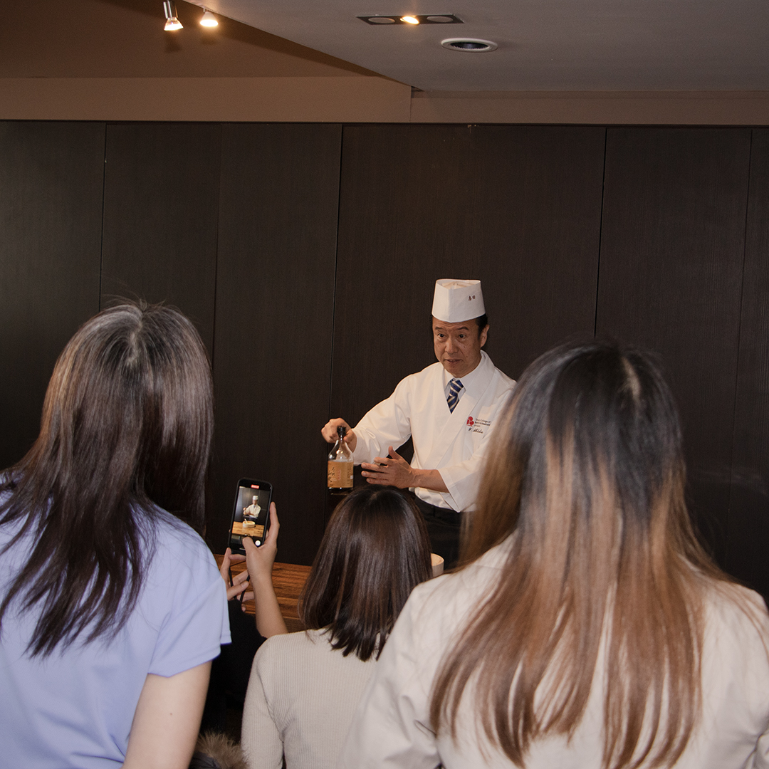 Chef Shida presents to the guests at the free tasting session.

Find out more: ow.ly/jYCB50RzkqP