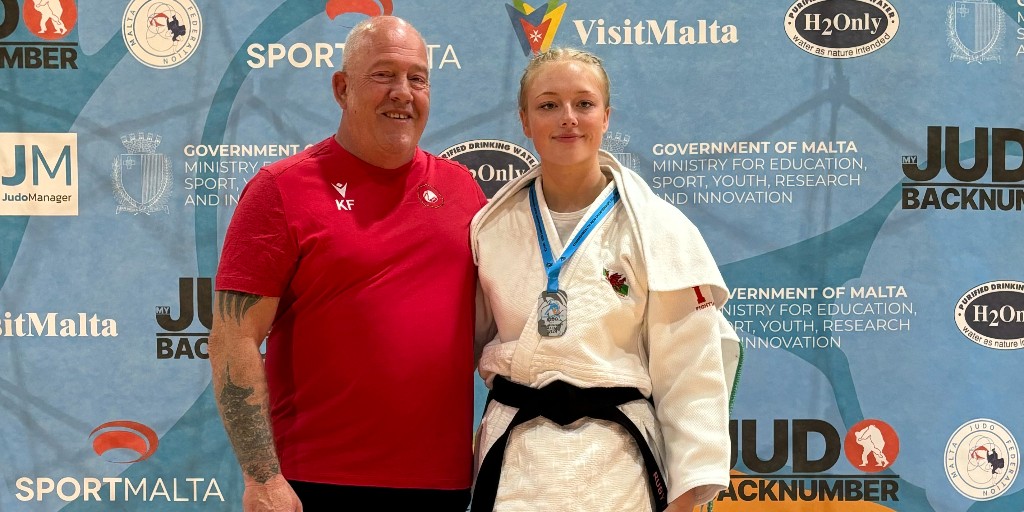 Congratulations to Travel & Tourism student, Ruby who won the silver medal at the Commonwealth Judo Championships 🥋 🥈 Find out about more our sport teams: coleggwent.ac.uk/student-life/e…