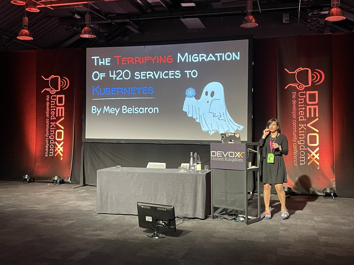 Front row seats.. achievement unlocked 😆🤯 <a href="/ladymeyy/">LadyMey</a> 

#devoxxuk #java #microservices #kubernetes