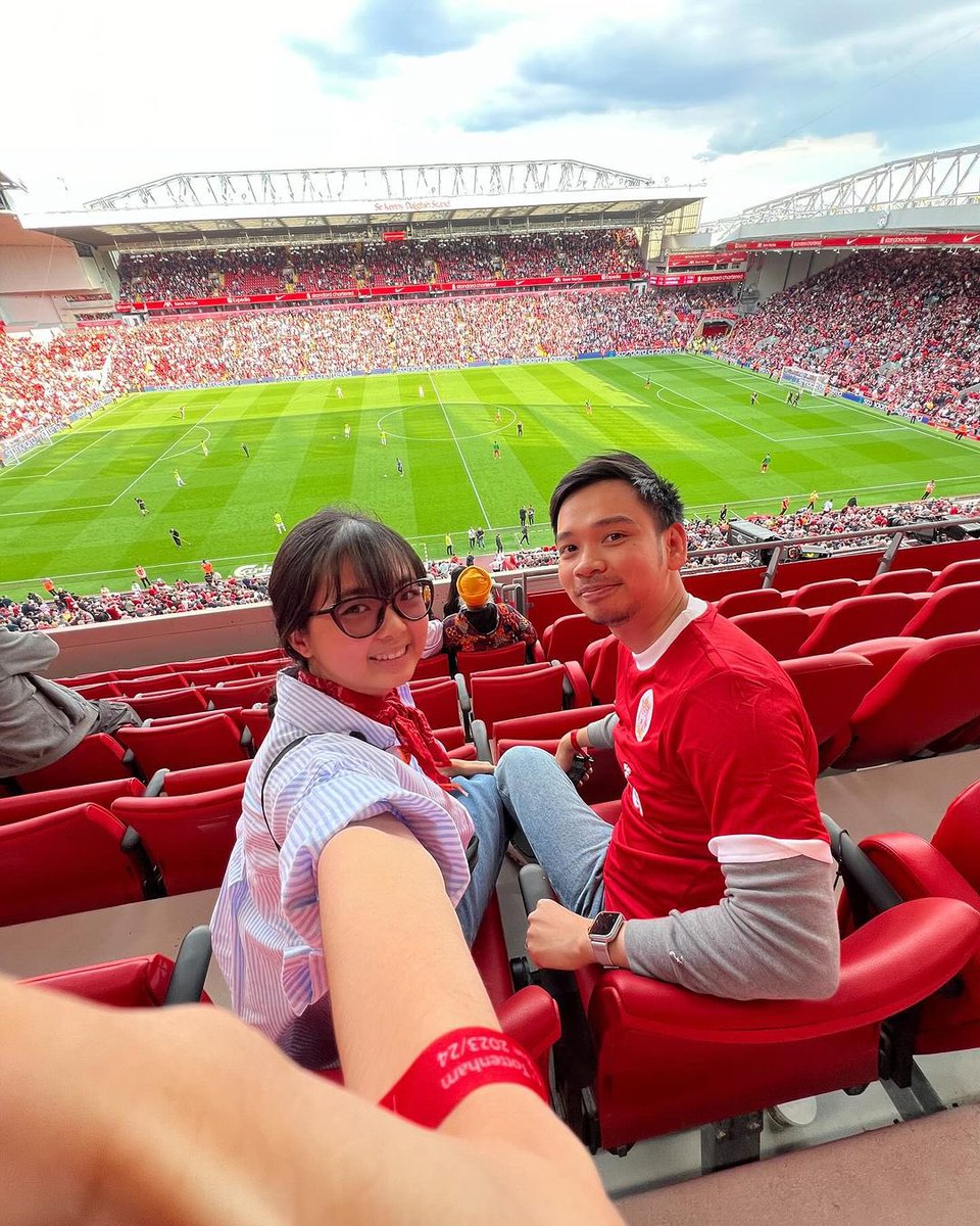 LFCIndonesia's tweet photo. “Halo, guys. David di sini” ❌
“Halo, guys. David di Anfield!” ✅

Selamat datang di Anfield, David “Gadgetin”! 👋

#LFCIndonesia https://t.co/n5wualZElP