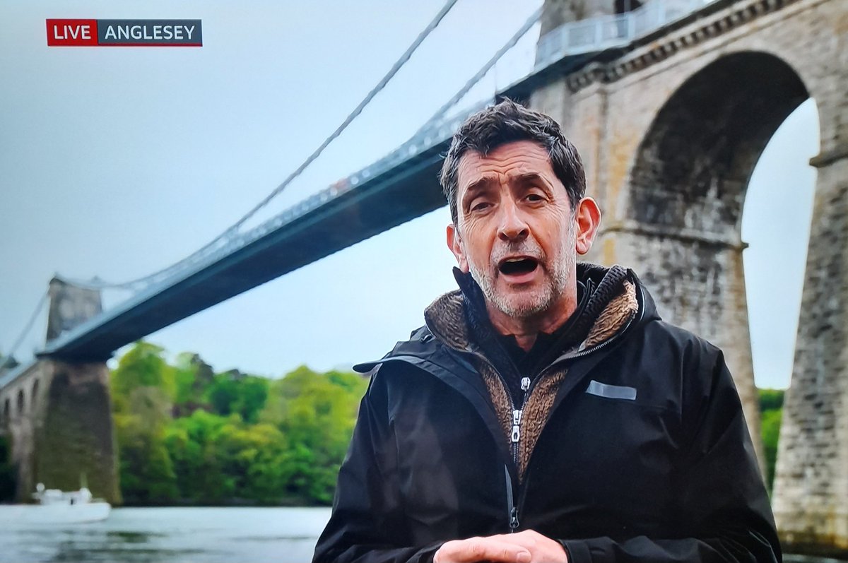 BBC one o'clock News. 'Warmest April on record'. How many layers you got on there, mate?😆🥶