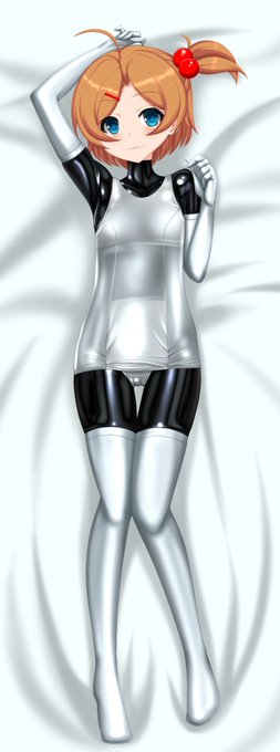 🖤ラバースーツと白スク🤍 