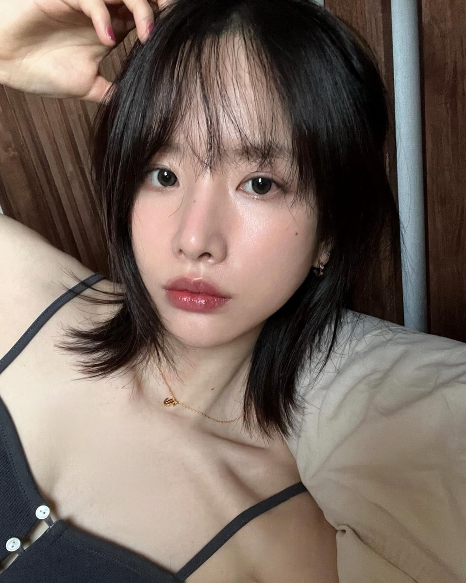seola_save's tweet photo. 인스타🖤🖤🖤🖤🖤 https://t.co/7B3a6r1Ka9
