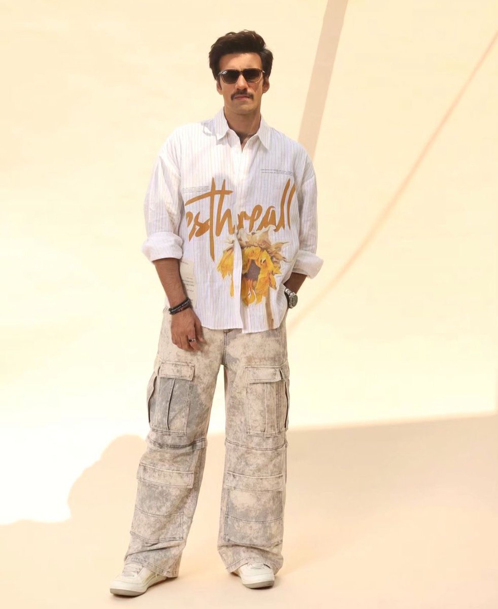 5 #Bollywood Heartthrobs Rocking #Summer Style: A Glimpse into Their Effortlessly #CoolLooks! urbanasian.com/featured/2024/…