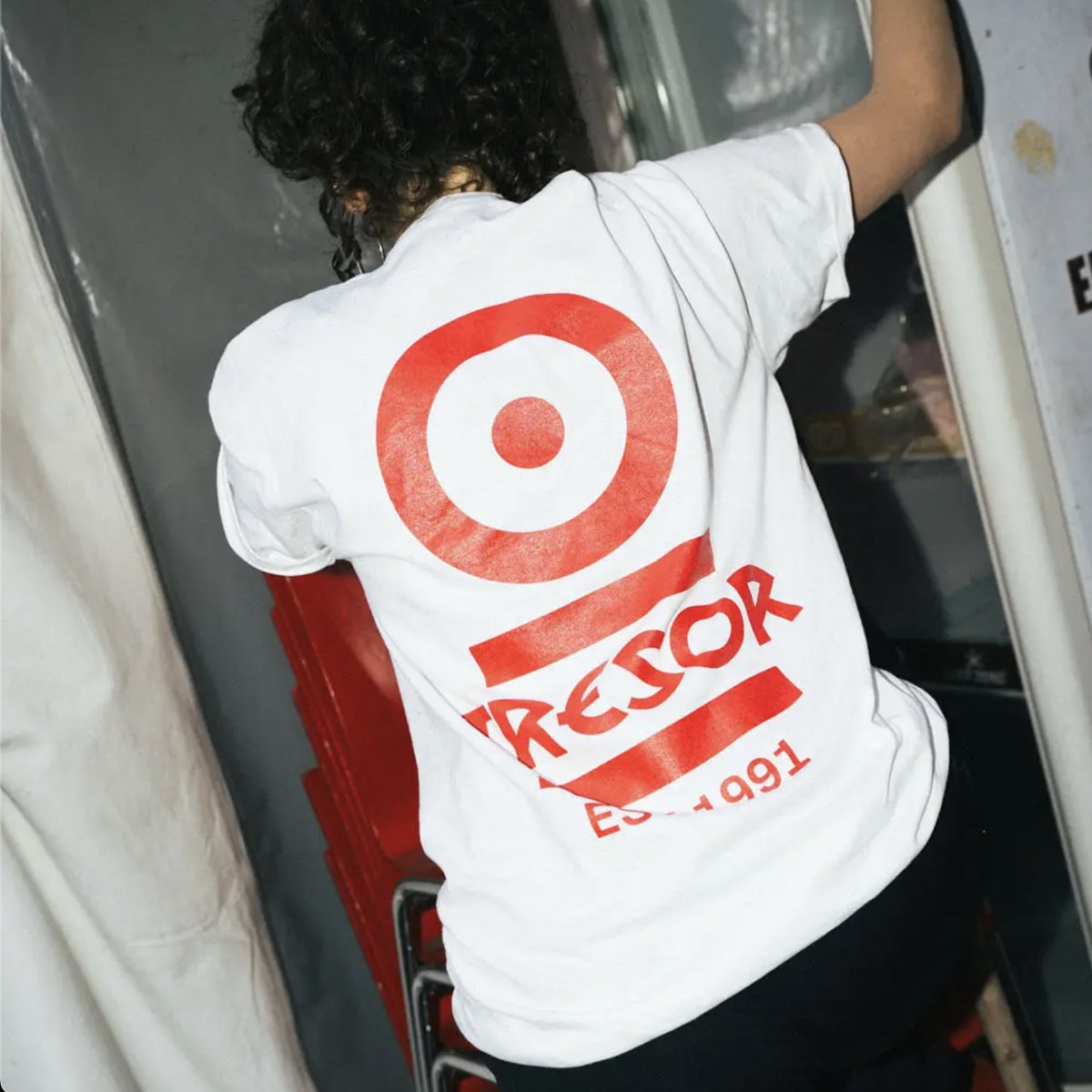A limited edition run of @TresorBerlin classic white t-shirts with red screen-print motif and text are in stock at Inverted Audio Record Store available in medium, large and x-large. inverted-audio.store/collections/cl…