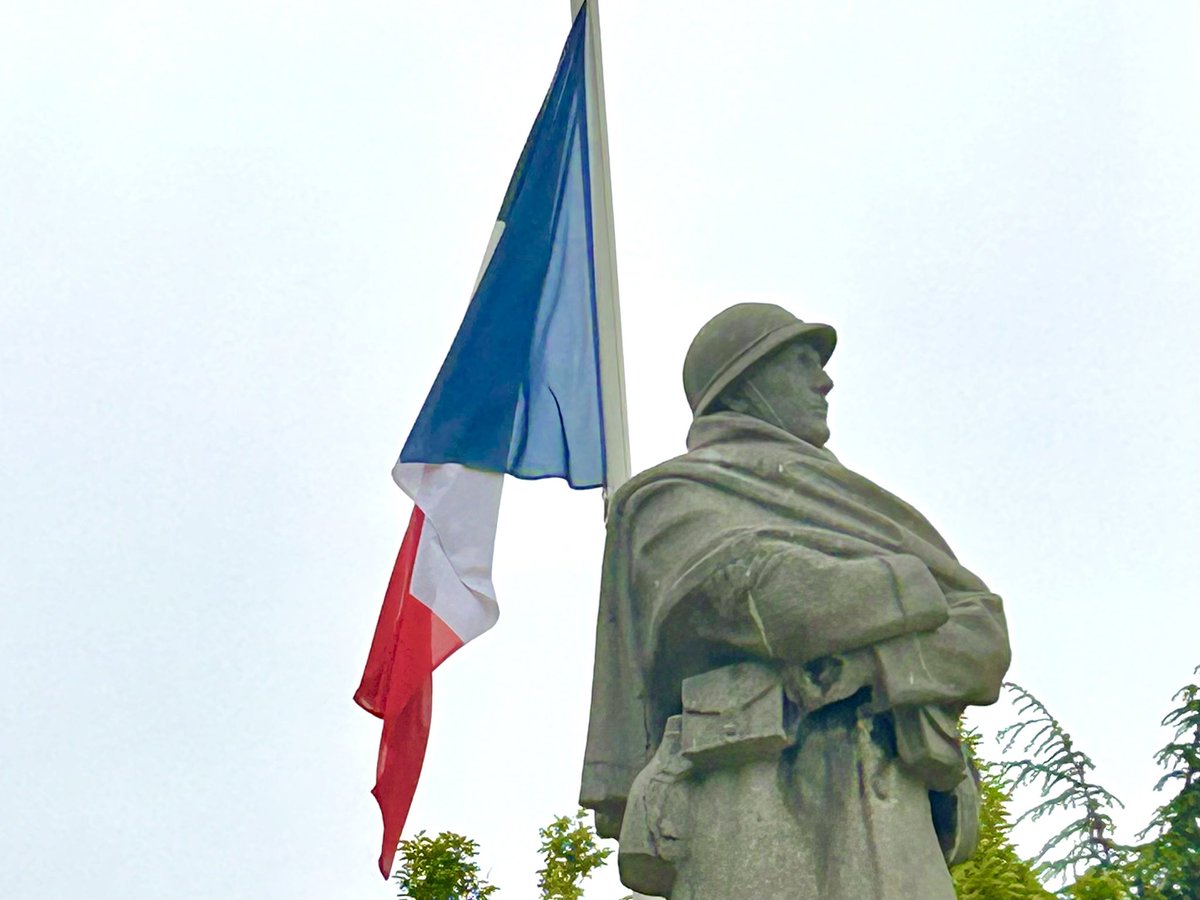 Commémorations du #8mai à #Courbevoie, pour toujours se souvenir de ces femmes et de ces hommes qui se sont battus pour défendre nos valeurs et qui ont contribué à la victoire du #8mai1945. 🇫🇷