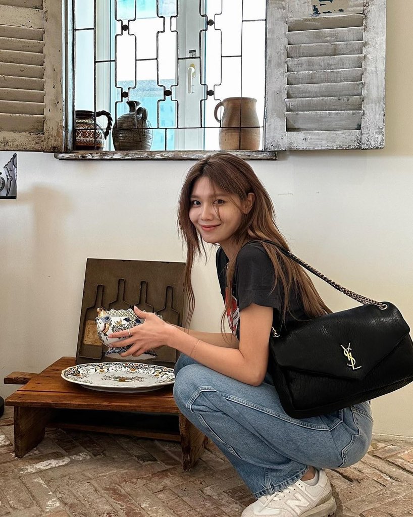 sooyoung is just effortlessly beautiful 🖤