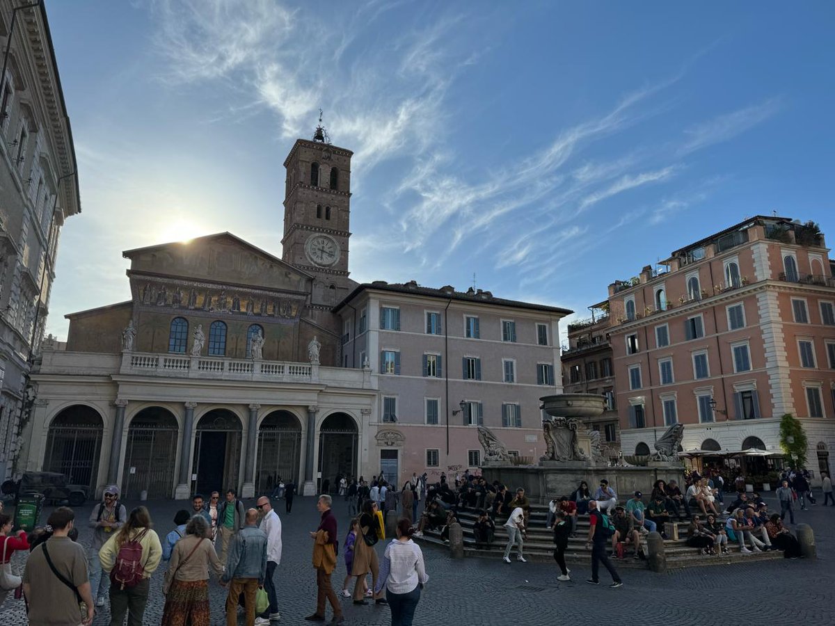 When I studied in Rome, Trastevere used to belong to the Romans. It still does in the morning, but I notice that in the evening they have to share it with great flocks of tourists who overtake the quarter with music and celebration. #trastevere #Travel