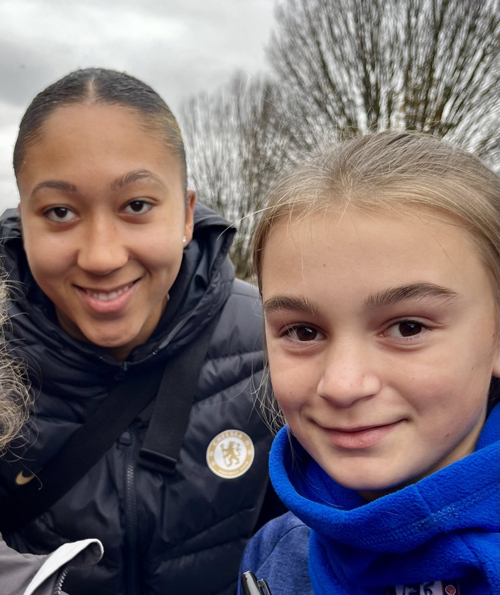 Just my daughter with @ChelseaFCW player of the year 💙⚽️ #laurenjamesismagic