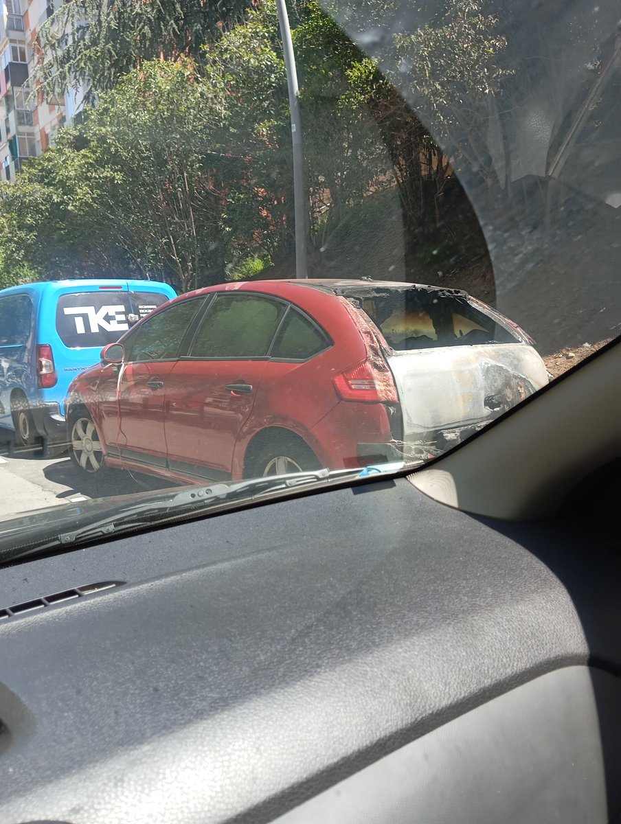 rosadelameri1's tweet image. A veure si el karma es carda aquesta malparits