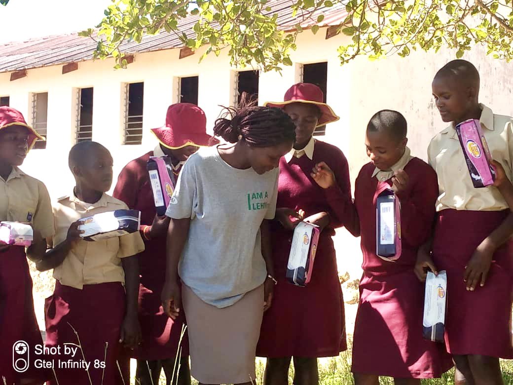 Our #LEMHSter, Tinogamuchira Madondo, continues to show the impact of female leadership! Through her YELL movement at Crossdale High School in Nyanga, she donated sanitary pads to the girls, so that their school attendance would not be hindered by their cycles! #GirlsAtTheTable