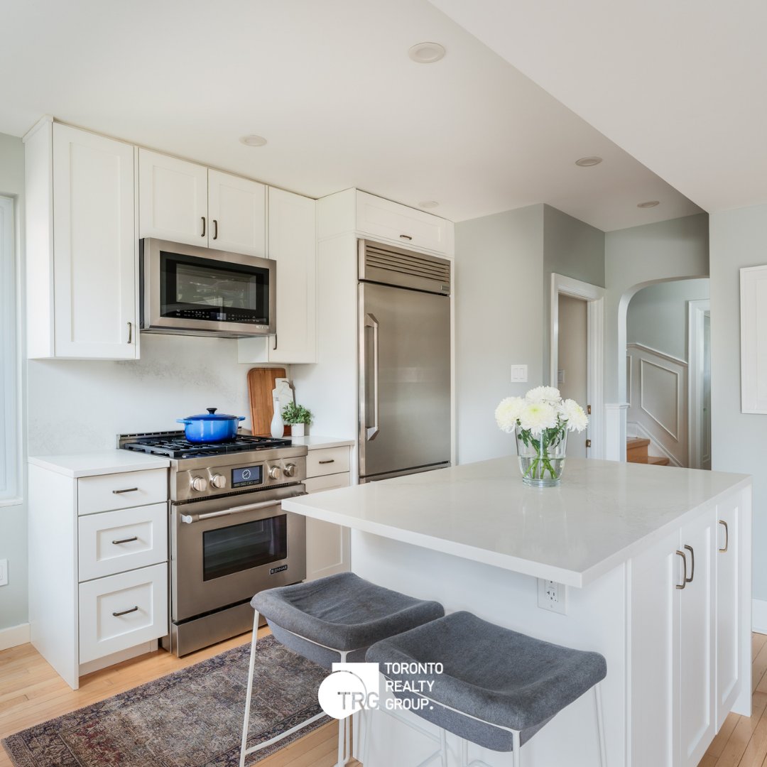 TORealtyBlog's tweet image. Just Listed: 154 Woodycrest Avenue, Danforth Village! Turnkey, detached home with custom kitchen, gas fireplace, hotel-like bathrooms, and lush outdoor spaces. Minutes from Pape Subway. View more: ow.ly/v7Jb50RzlaW #TorontoRealEstate #DanforthVillage #HomeForSale