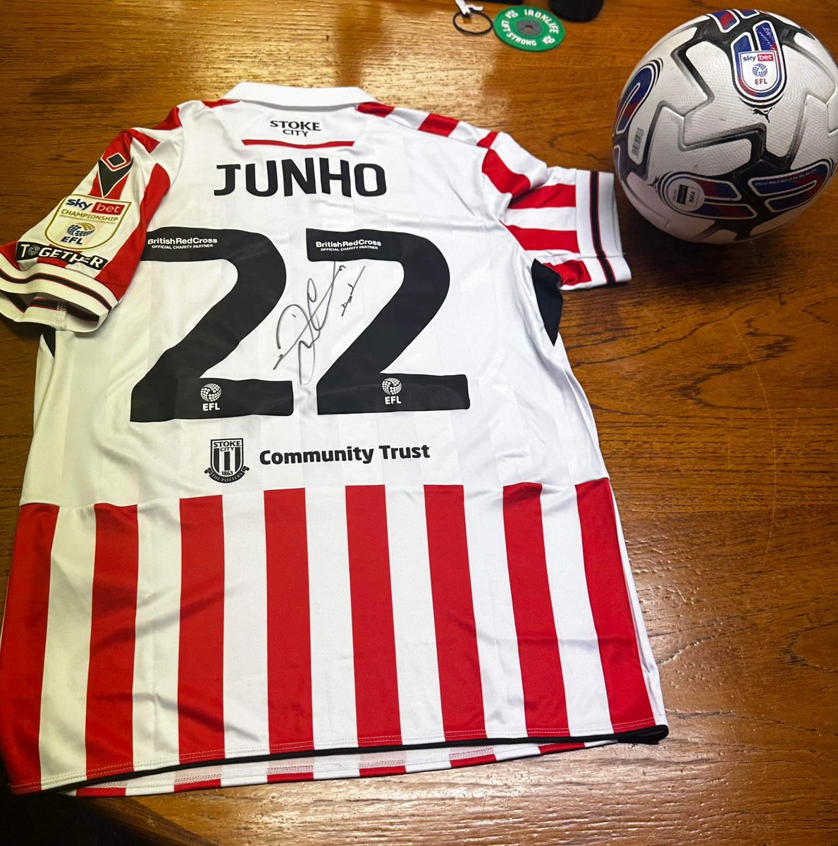 We’ve got a sneak peek at some of the raffle prizes that will be available on Saturday… 👀

3 days to go! ⚽️❤️🤍

🎟️ Grab your tickets online here - ticketsource.co.uk/dougie-mac