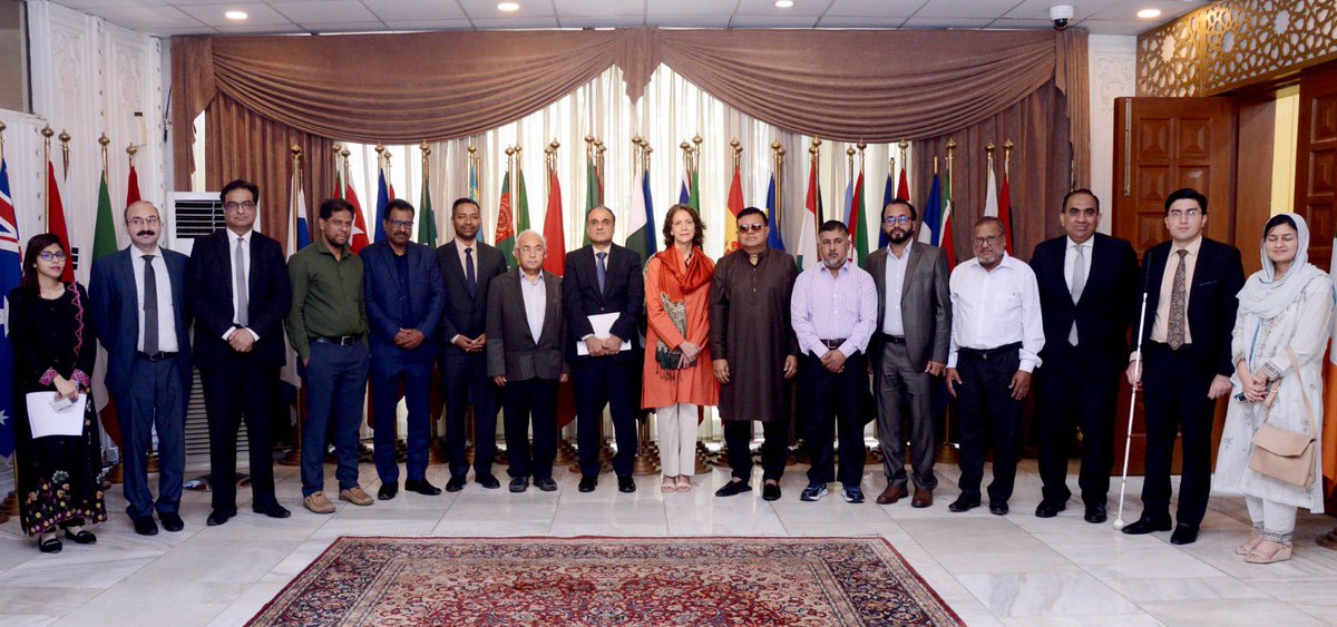 A delegation of senior Bangladeshi journalists, currently on a visit to Pakistan, visited the Ministry of Foreign Affairs today. Additional Foreign Secretary (Asia Pacific), Ambassador Imran Ahmed Siddiqui, briefed the delegation on Pakistan’s foreign policy priorities and…