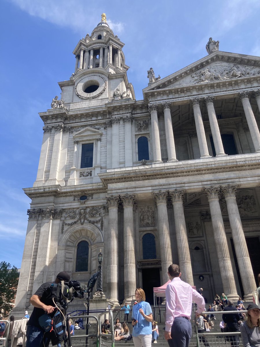 Londres, ici Londres. Aujourd’hui Point de vue suit le retour sur ses terres natales du prince Harry, à l’occasion des 10 ans de la création de @WeAreInvictus. Le prince est attendu cet après-midi à la cathédrale St Paul, pour un service d’action de grâce #InvictusGames10