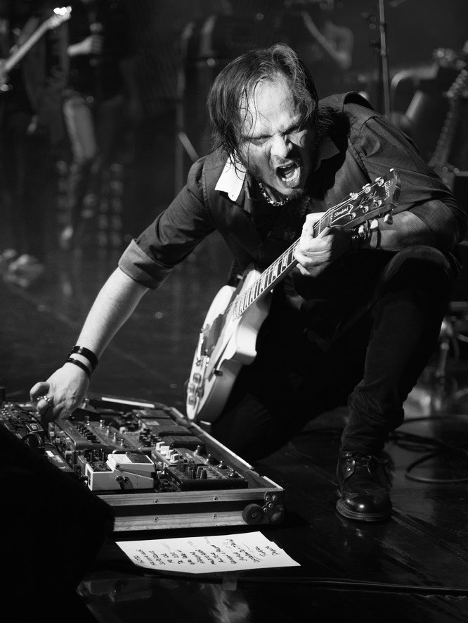 Jazzrockman's tweet photo. Una de muchas imágenes capturadas a lo largo del tiempo, de mis fotografías favoritas que pude hacer de Lino Nava, la documentación fotográfica eterniza a las personas.
Vuela alto hermano, acá nos quedamos mucha gente que te quiere.
Fernando Aceves. https://t.co/oi3UObeFbp