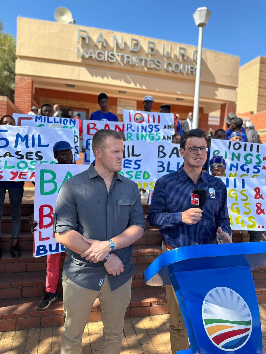 🚨Today, the DA is at the Randburg Magistrates' Court to take a stand against Deputy President's bodyguards, who were involved in a blue-light assault. The DA will present its plans to professionalise the police force and devolve powers to local governments for better policing.