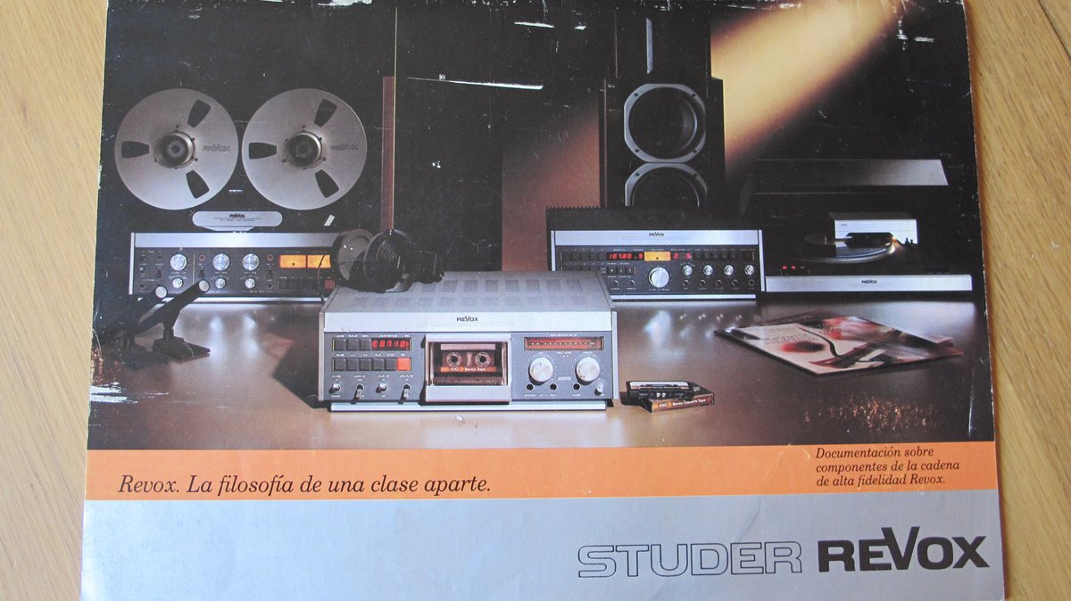 He encontrado un catálogo Studer REVOX de 1981 en español.
Revox es una empresa suiza de equipos de sonido profesional que, entre los años 60 y 80s, fabricó alguno de los mejores magnetófonos 'reel to reel' del mercado.

Más fotos del interior a continuación 👇 #revox #reeltoreel