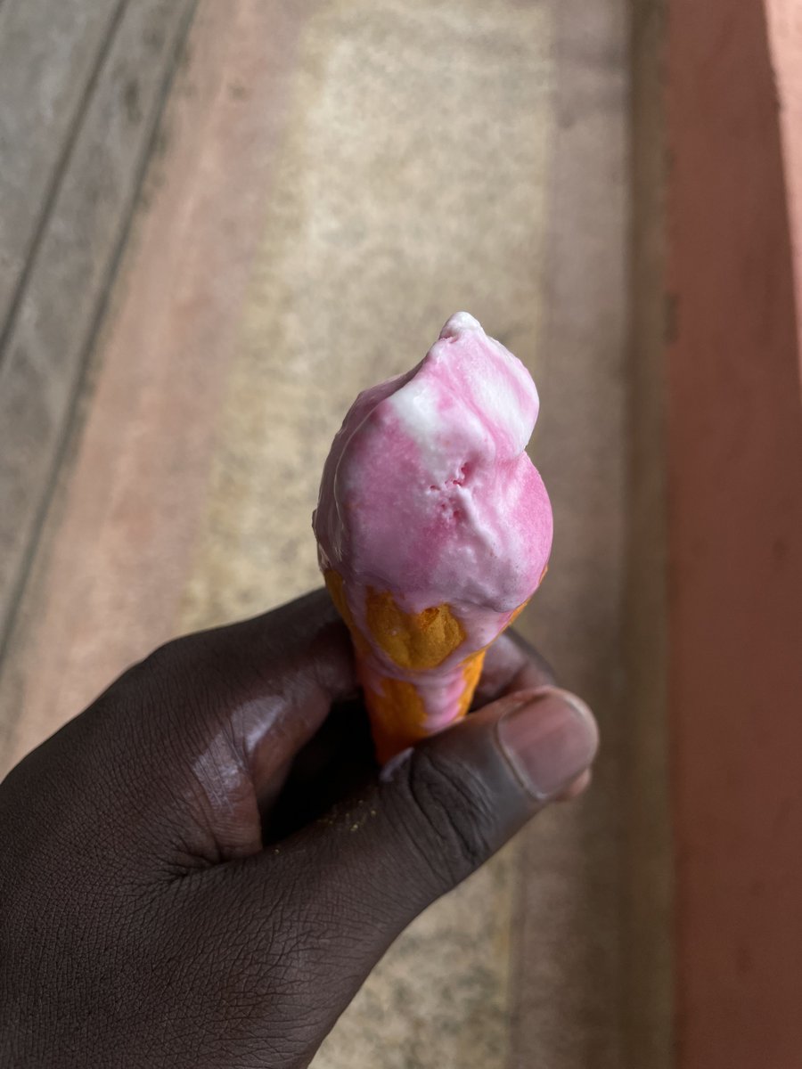 Bought this shit but now i dont know how i’ll lick it in public without looking Suspicious or gay in other words,nikama itamelt yote kwa mkono aki na vile inakaa tamu