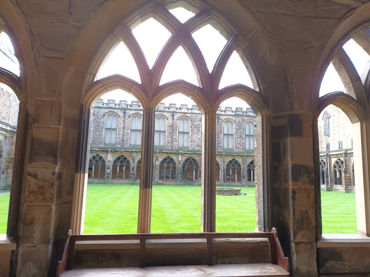 #WindowsOnWednesday #HarryPotter Durham Cathedral #England