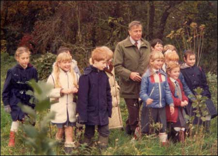 Happy Birthday Sir David Attenborough! 98! In 1985 Sir David visited Croxteth Country Park. He planted reeds in the Nature Reserve. Fancy getting in touch with nature this Spring? Join our guided Walk on Wednesday, May 15th - bit.ly/CountryEstateW… #sdavidattenborough