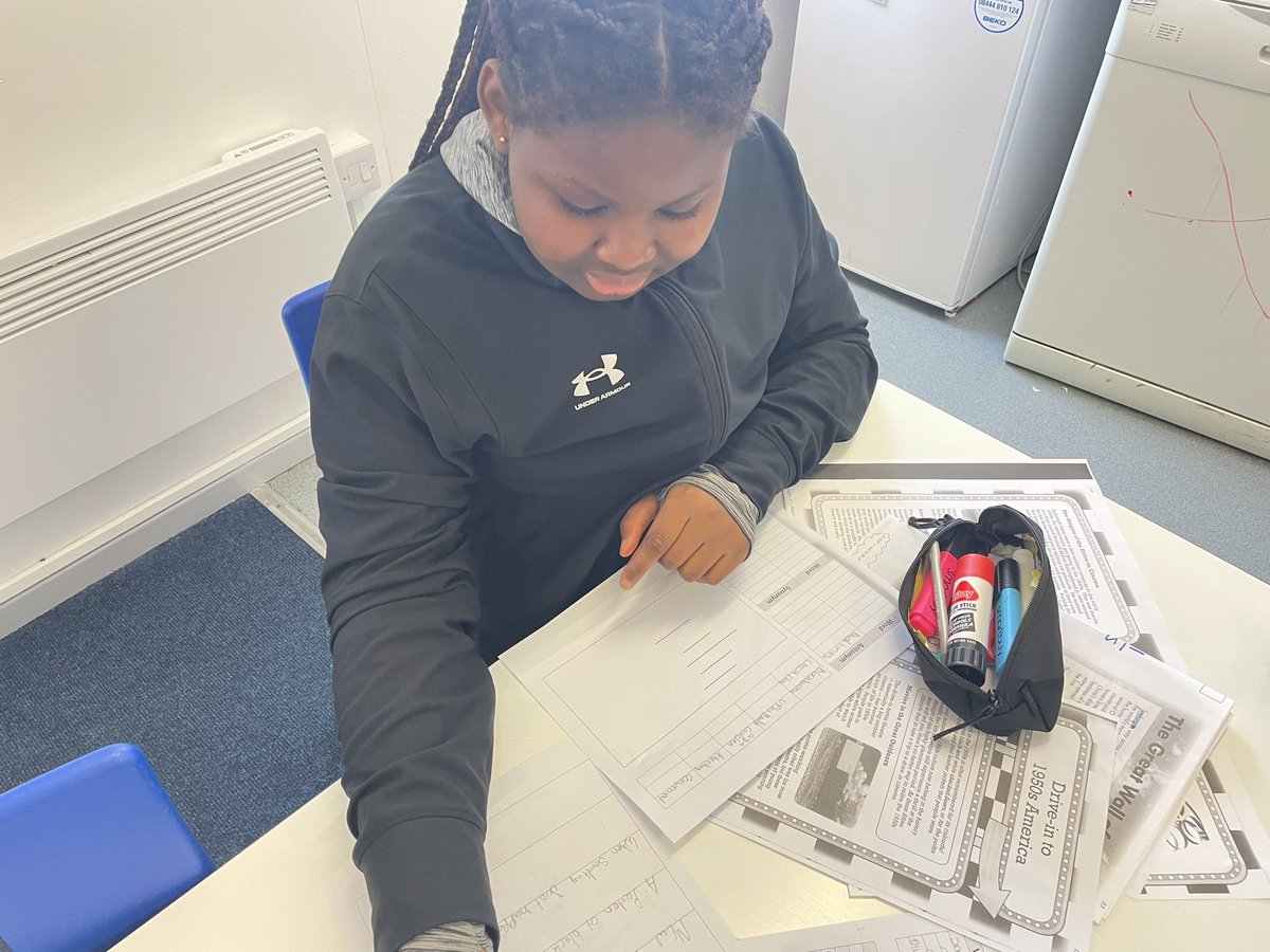 Fosse_TMET's tweet photo. Year 6 have been working hard today creating their own vocabulary resources for a new text #fmenglish #fmcreativity #fun https://t.co/ERXlHZB6sp