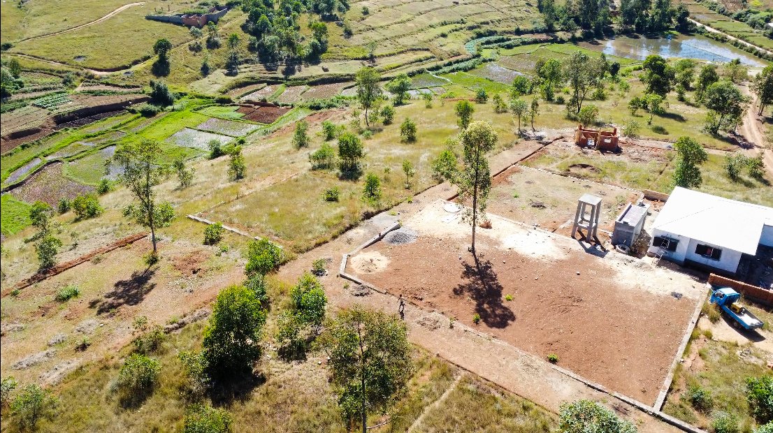 scremmada's tweet photo. ❤️ Découvrez la splendide Résidence ASTRA à Ambohimalaza !
✅ Un cadre enchanteur pour construire vos rêves
✅ L'emplacement parfait pour votre future maison
✅ Des travaux sont déjà en cours...
Prenez rendez-vous 
☎️ Contactez-nous au 034 15 138 82 ou  038 22 467 89 https://t.co/fRhdUSu9V7