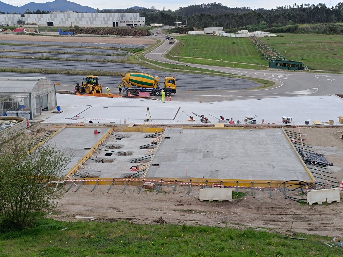LifeInfusionEU's tweet photo. The civil works at @cogersaasturias have been successfully completed!β¨
Most of the pilot plant has arrived from Barcelona and the equipment is already installed in place. The next crucial steps involve interconnecting these systems to ensure seamless operation.
#Infusionsolution https://t.co/Y15MuG2zAu