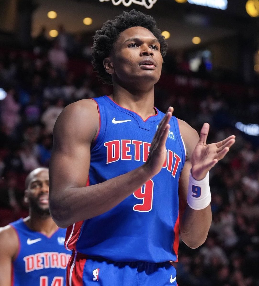 statdefender's tweet photo. Best Defended FG% At The Rim Among All Guards This Season (Min. 40 Games Played & Min. 2 DFGA Per Game) :
                                      
1.  Peyton Watson  —         50.5%
2.  Aaron Nesmith  —         55.8%
3.  Derrick White  —            57.4%
4.  Vince Williams Jr.  —     59.1%
5.  Ausar Thompson  —     60.1%
6.  Jalen Williams  —           60.6%
7.  Aaron Wiggins  —            61.1%
8.  Ochai Agbaji  —              61.4%
9.  Jaylen Brown  —             62.4%
10.  Desmond Bane  —      62.5%

Defended Field Goal Percentage (DFG%) At The Rim Is The Percentage Of Field Goal Attempts The Opponent Makes While The Player Was Defending The Rim.

With Ausar Thompson Being The Only Rookie On This List, Could Ausar Be The Next Guard Since Marcus Smart To Win DPOY?