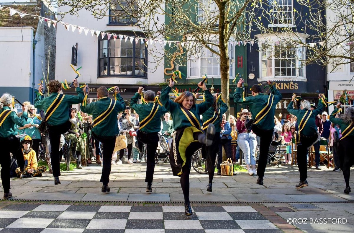 Chilts had a great weekend dancing at Hastings Jack in the Green festival. Thanks for this sunny Saturday photo Roz Bassford. 👏😍