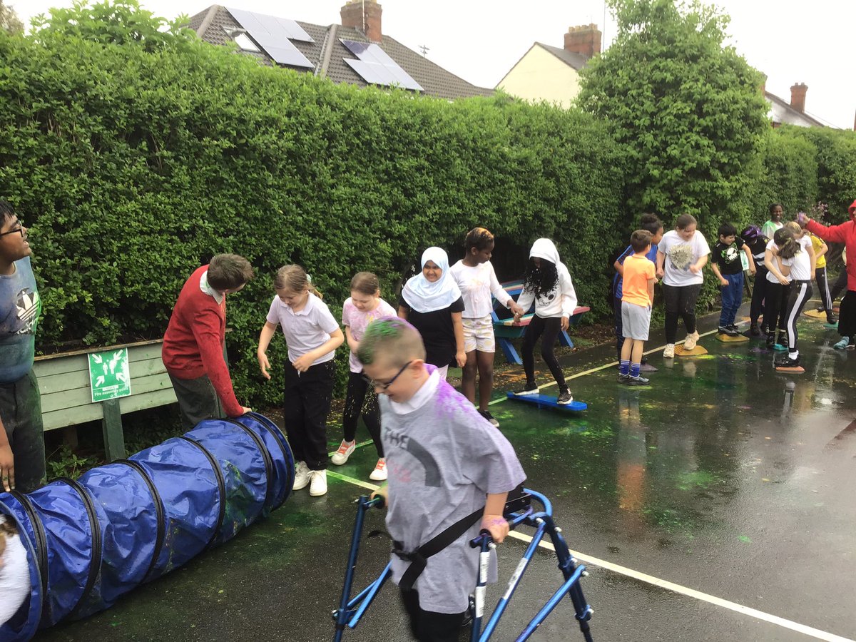knightontmet's tweet photo. #Richmondclass had fantastic fun taking part in the ‘Sparkle and Shine Colour Dash’ #LCH #ColourDash #Imadeadifference https://t.co/yFDsb2eXDD