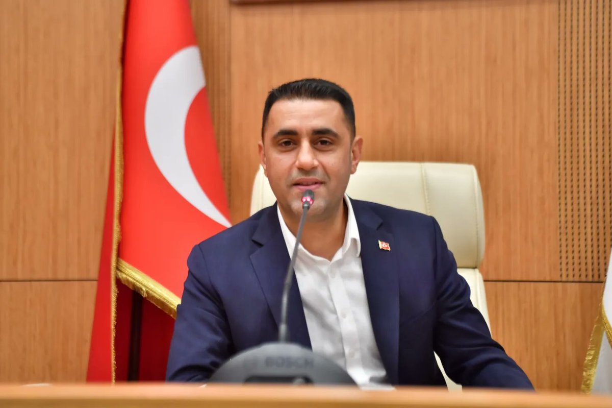 CHP’li Çukurova Belediye Başkanı Av.Emrah Kozay, 3 dönem boyunca CHP’nin yönettiği Çukurova Belediyesi’nin borcunun 1 Milyar TL olduğunu açıkladı.