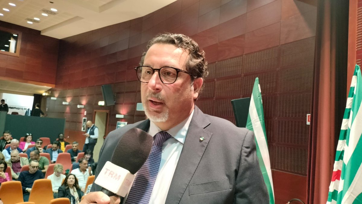 CislPuglia's tweet photo. Sviluppo e crescita della #Daunia, @CastellucciAnto: opportunità e buone prassi del territorio; dai diversi indicatori statistici emergono dati positivi. “Costruire ponti" significa rafforzare l'agire insieme a Foggia come in #Puglia attraverso #pattosociale per il #lavoro https://t.co/SlF70tMSRE