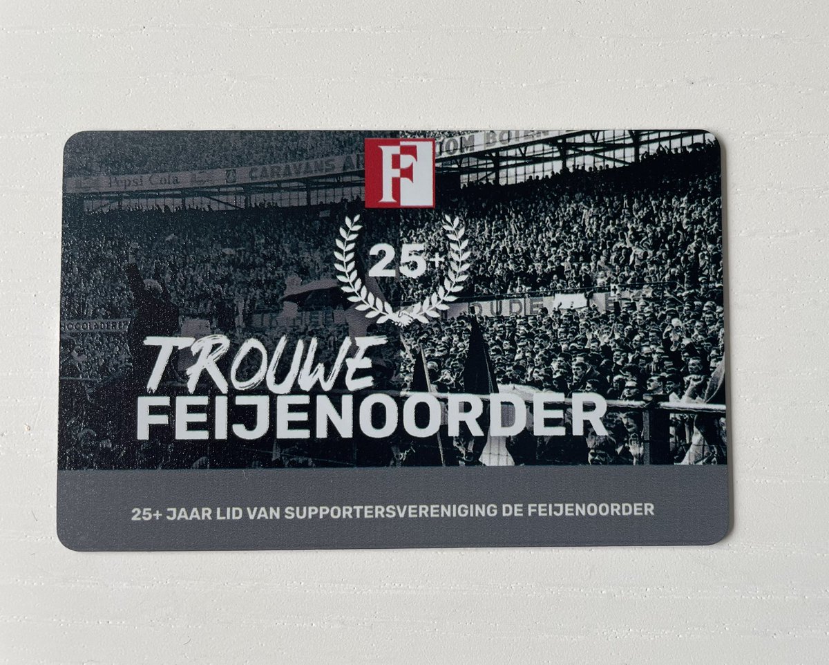 Trots om al meer dan 25 jaar lid te zijn van de enige echte Feyenoord supportersvereniging @DeFeijenoorder! Ik zou iedereen aanraden om lid te worden; is het niet voor de mooie pas dan voor alles wat de vereniging doet voor supporters incl het steunen van de schitterende acties!