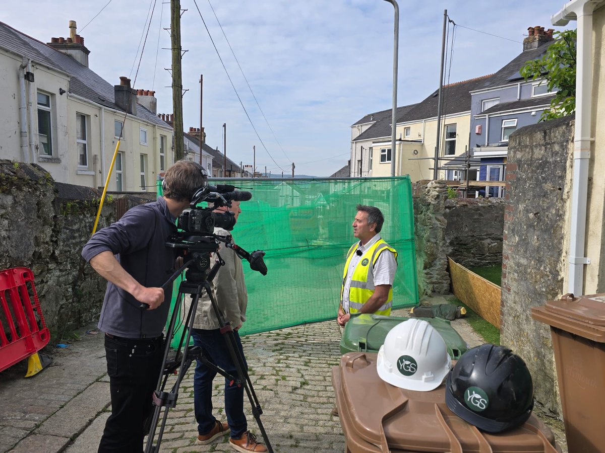 Brilliant to welcome Cllr Tudor Evans, Leader of Plymouth City Council to our Keyham Garden Recovery Project today, and to have BBC Spotlight covering our fantastic construction community project. @YGSLandscapes @plymouthcc @BBCSpotlight Find out more: zurl.co/80iW