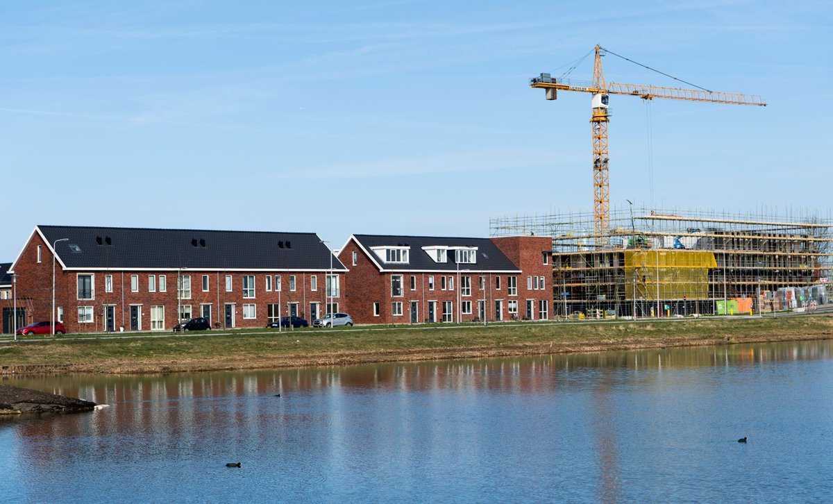 Om nog meer starters te helpen hun 1e huis te kopen, wil de gemeente Gouda de voorwaarden voor startersleningen verruimen. De gemeenteraad buigt zich voor de zomer over het voorstel. Als de raad akkoord is, gaan de nieuwe voorwaarden meteen in. 👉 obi41.nl/2p9d2nf9