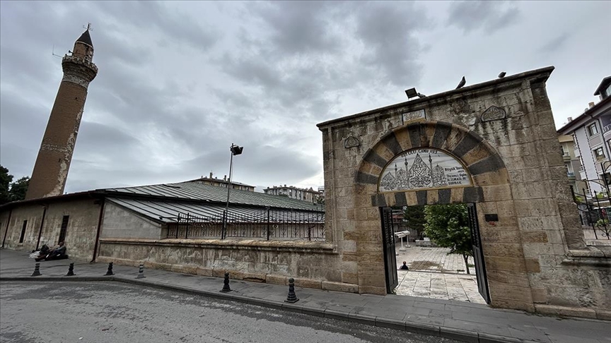 Sivas'taki tarihi Ulu Cami kapsamlı restorasyona hazırlanıyor ntv.com.tr/n-life/sivasta… Foto: AA