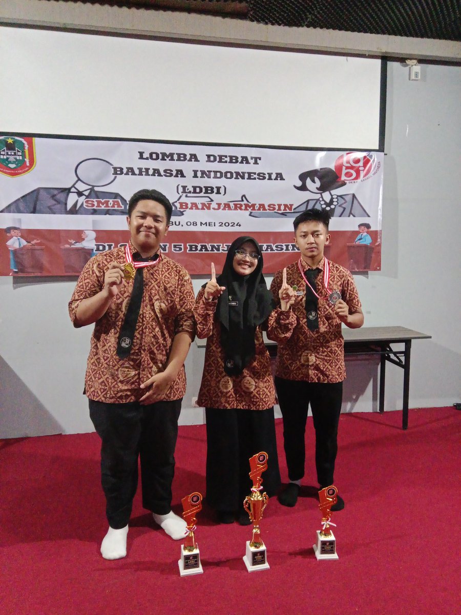 rusmila75's tweet photo. Terima kasih timku
#juara1ldbikotabjm
#1bestspeaker
#2bestspeaker https://t.co/XMyGuyGC5E