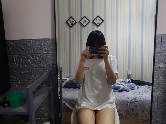 哈哈哈哈哈一刀没，剪成数学老师了 https://t.co/erLdWy7c7e<a href="/tag/%E9%9C%B2%E5%87%BA"class="tags"><span>#露出</span></a><a href="/tag/%E4%BC%AA%E5%A8%98"class="tags"><span>#伪娘</span></a>