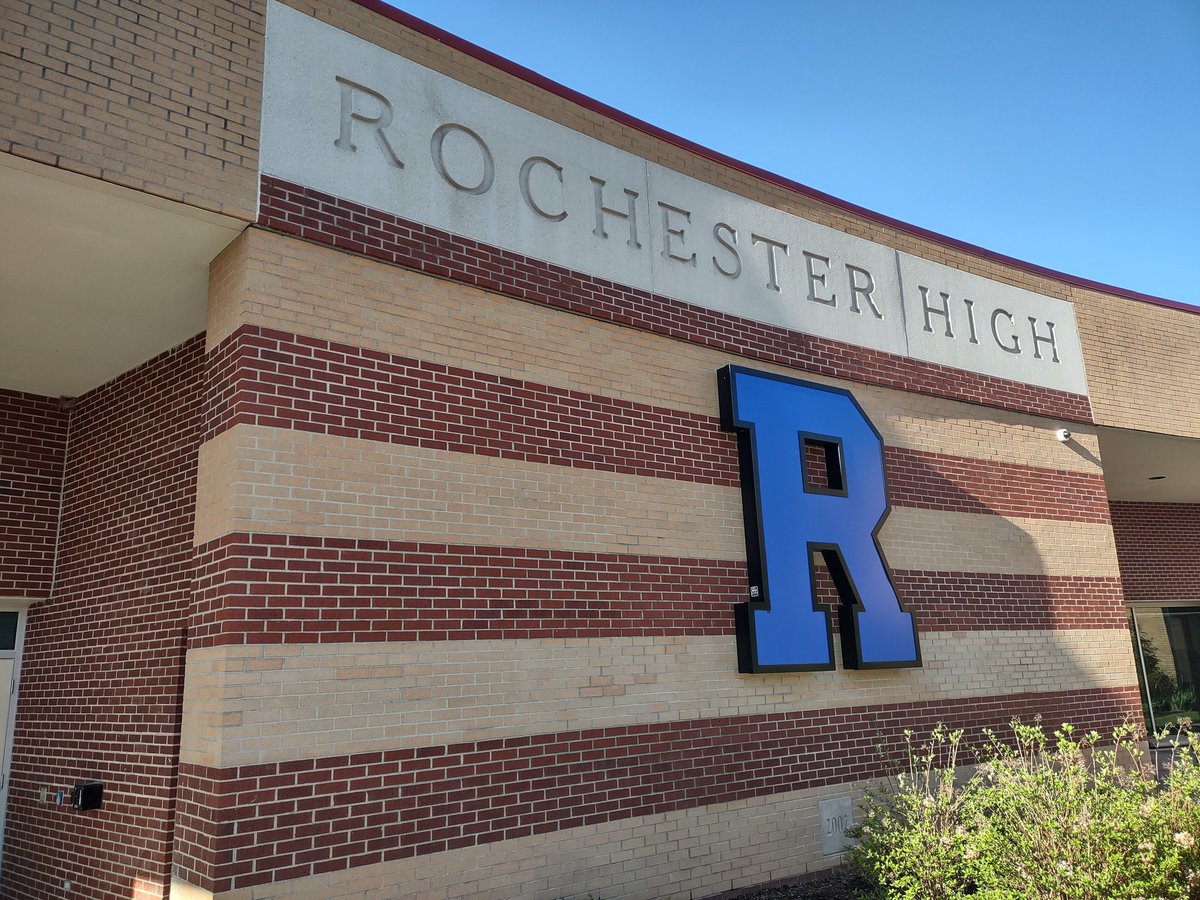 Had a awesome visit this morning at Rochester High School. Thank you to everyone for your awesome hospitality. #GoGreen #LetsRide #RecruitingMichigan