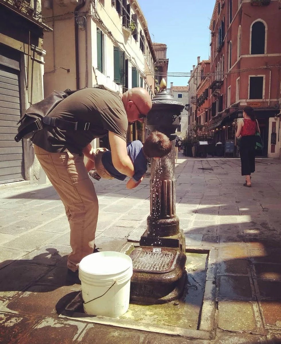 What is free, good for the environment, & has existed for over 100 years in #Venice? The refreshing tap water that is available to everyone from any of the water fountains found in Venice An #interview with @VeniceTapWater ytali.com/2023/08/24/ven… via @ytali_ #Venezia