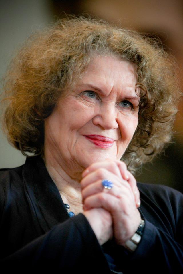 Валерій Залужний та Ліна Костенко  - почесні громадяни міста Києва.
Відповідне рішення прийняли депутати Київради.

Перед голосуванням депутати від «Слуга народу» покинули залу засідань, але рішення все одно було прийняте: за проголосував 71 депутат.