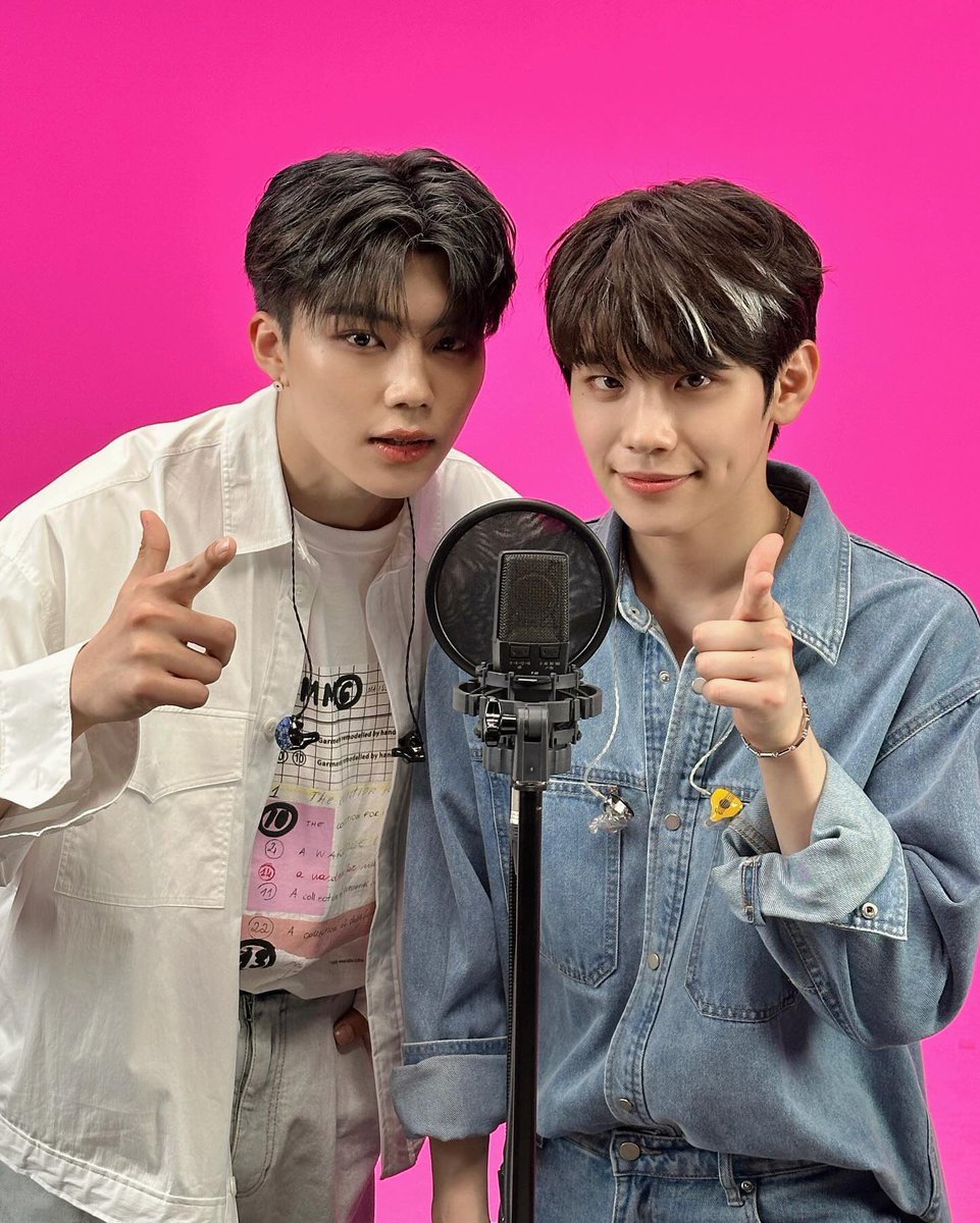 PGW_GLOBAL's tweet photo. [📸] ZB1 Official Instagram Update - #PARKGUNWOOK and Kim Taerae (240508)

Rising Voice ✌️

🔗 https://t.co/lewO8UNt17

Like, share, and leave many, many positive comments 💗

#박건욱 #パクゴヌク #ZEROBASEONE #ZB1 #제로베이스원 @ZB1_official https://t.co/LEEDL8pzRY