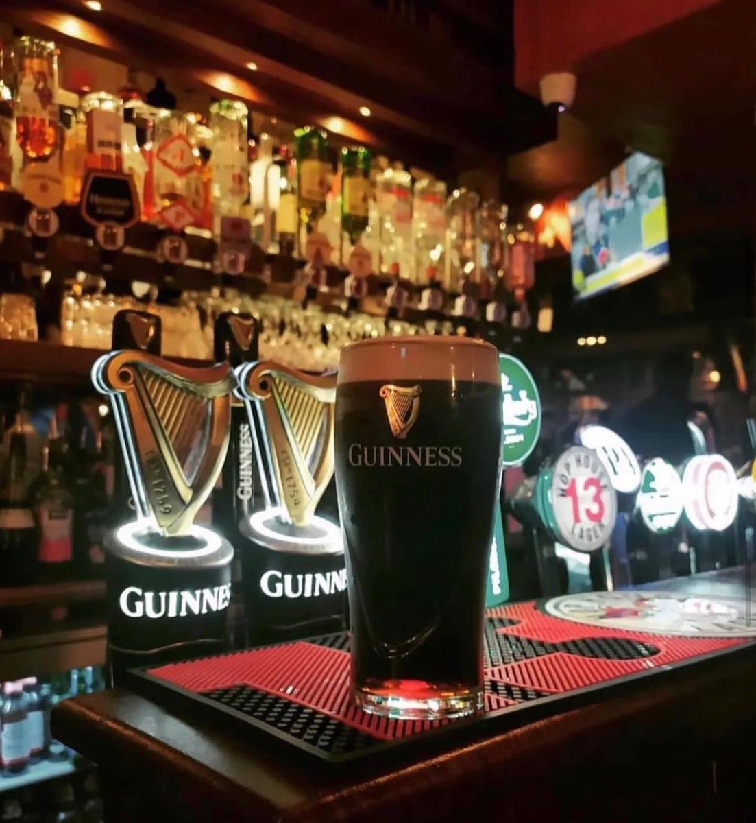 Tuesday Treat 🤩

#theaulddubliner #pub #templebar #dublin #dublinpubs #pints #guinness #tuesdaytreat