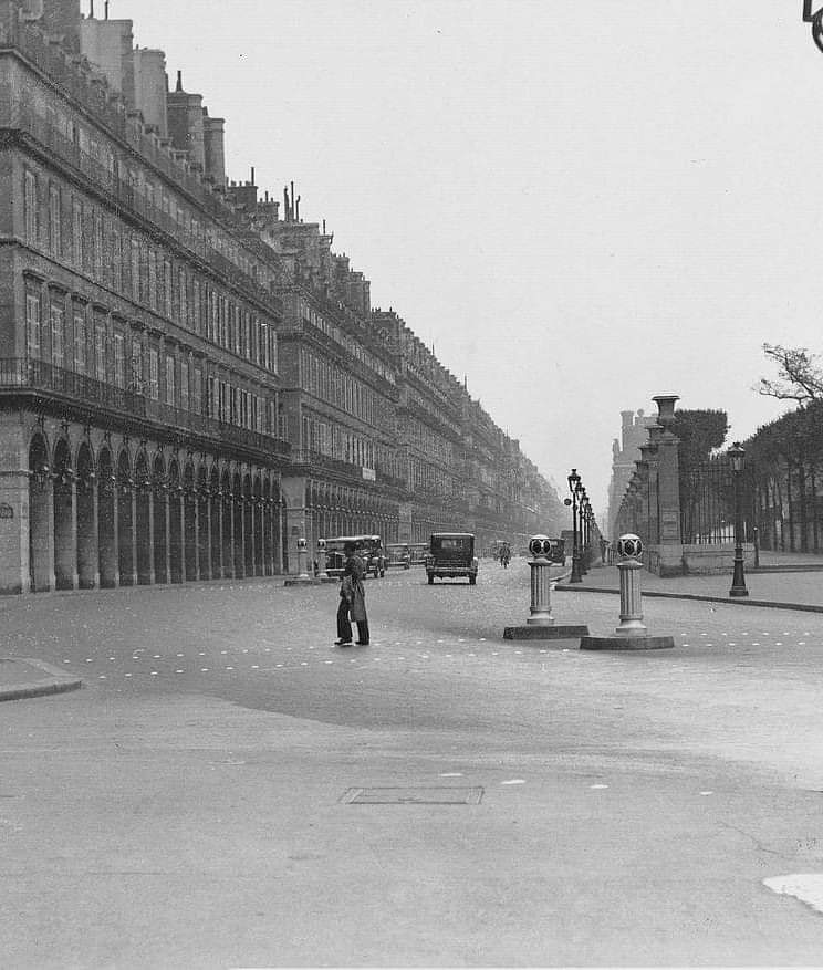 Rue de Rivoli. 
1934. Paris