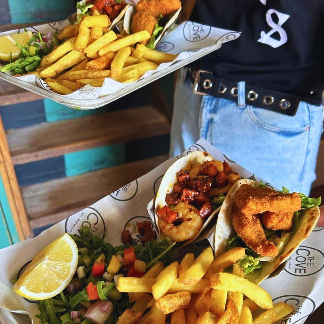 🎣Fish Tacos at The Cove... 🌮 Chilli and lime king prawns, chorizo, crispy breaded catch of the day w/ dressed rocket salad and fries. 🌶🍤🥗 Restaurant menu, served noon - 9pm #hopecove #salcombe